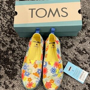 TOMS x Spirograph Colorful Floral Sneakers